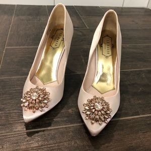 Ted Baker Embellished Pale Pink Pumps 37 (US 7)
